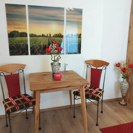 Tinyhouses Am Neusiedlersee Alpehytte Fertőrákos